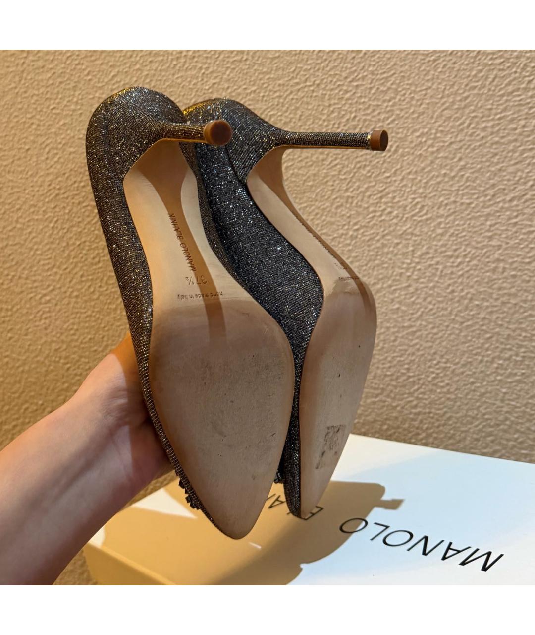 MANOLO BLAHNIK Золотые текстильные туфли, фото 5