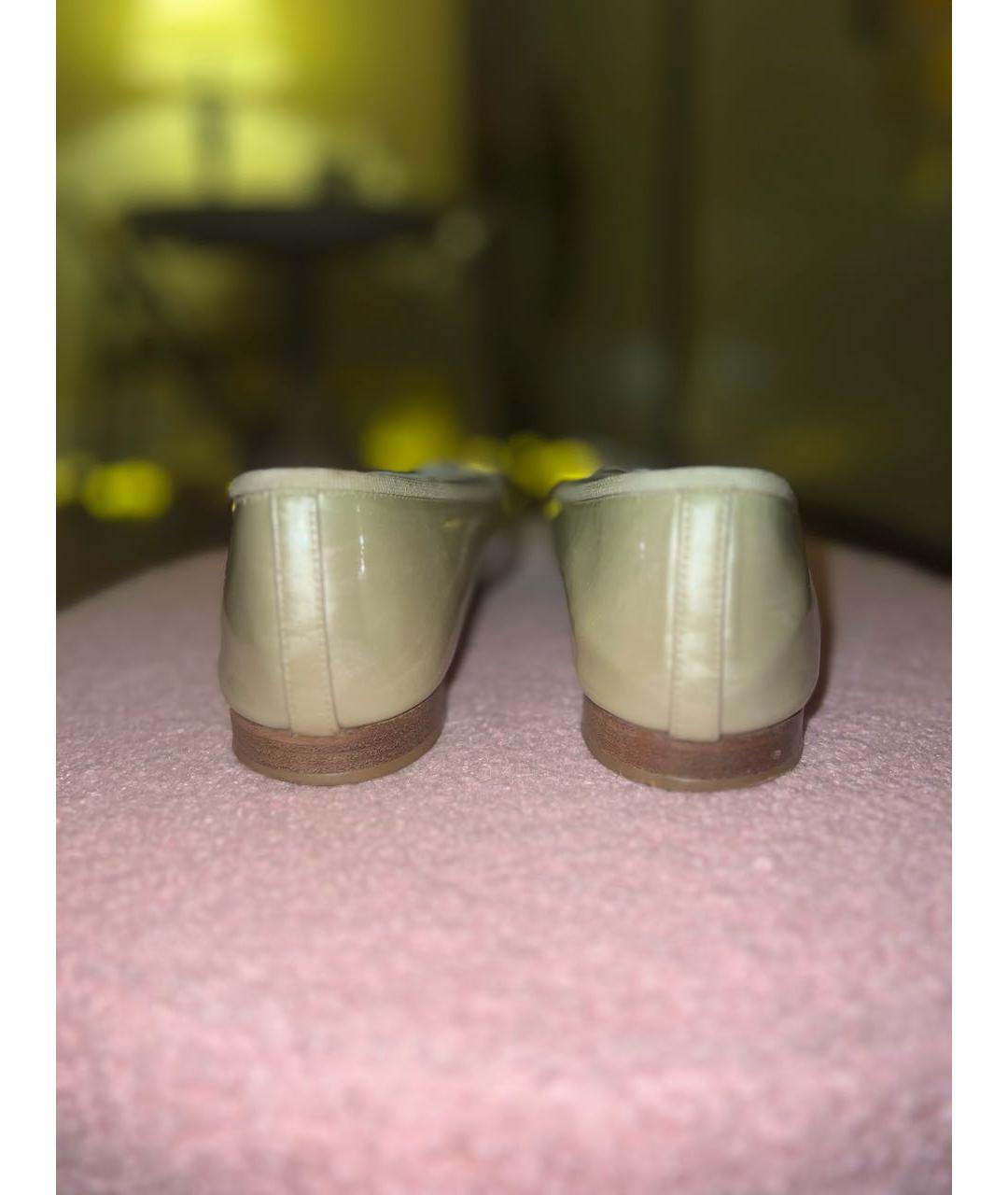 CHANEL Бежевые балетки из лакированной кожи, фото 7