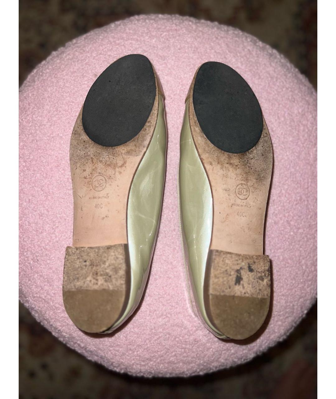 CHANEL Бежевые балетки из лакированной кожи, фото 6