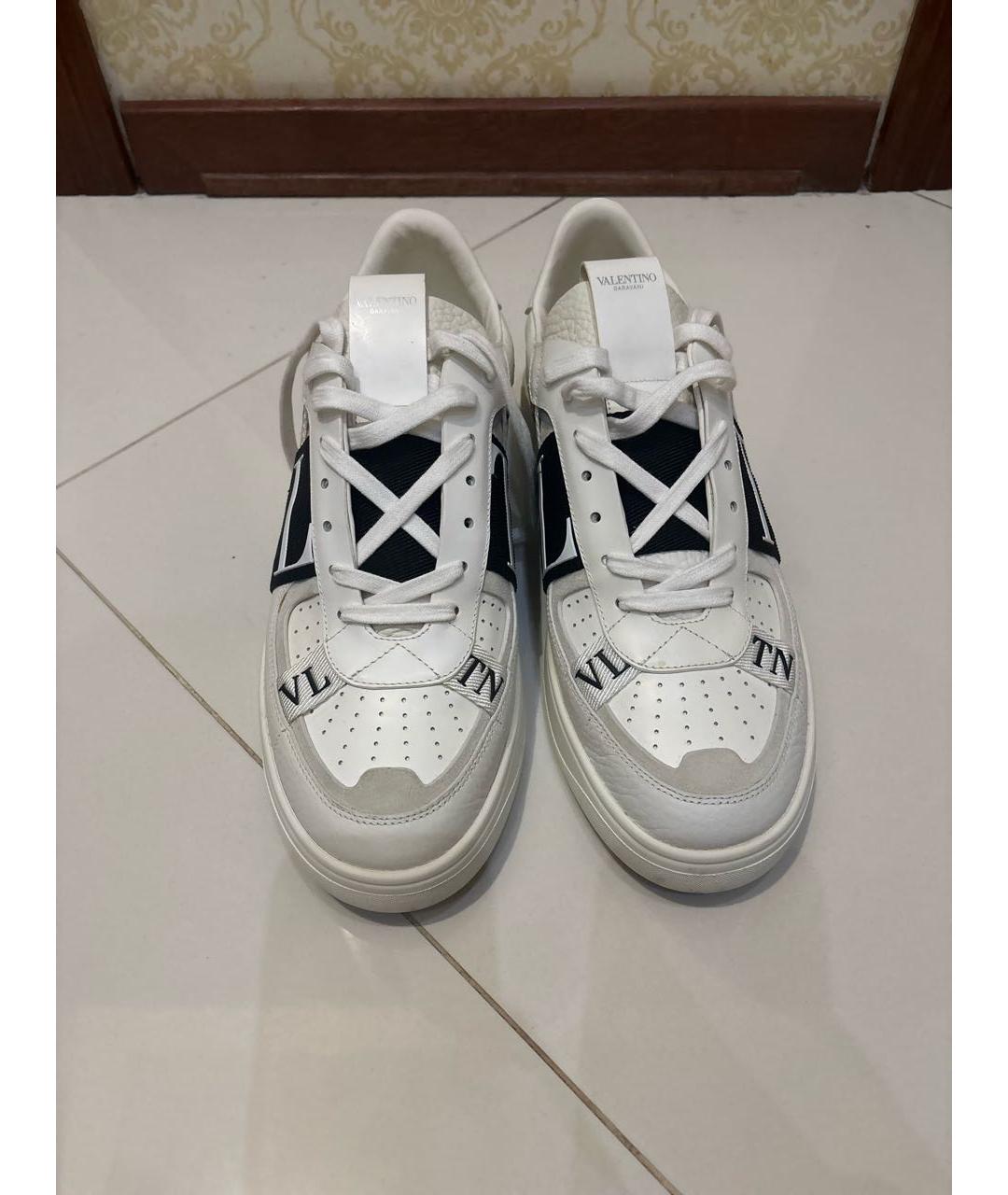 VALENTINO Белые кожаные низкие кроссовки / кеды, фото 2