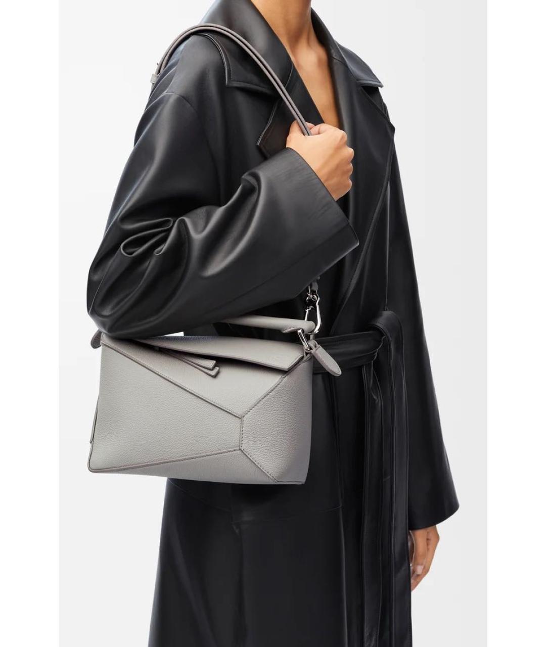 LOEWE Серая кожаная сумка с короткими ручками, фото 3