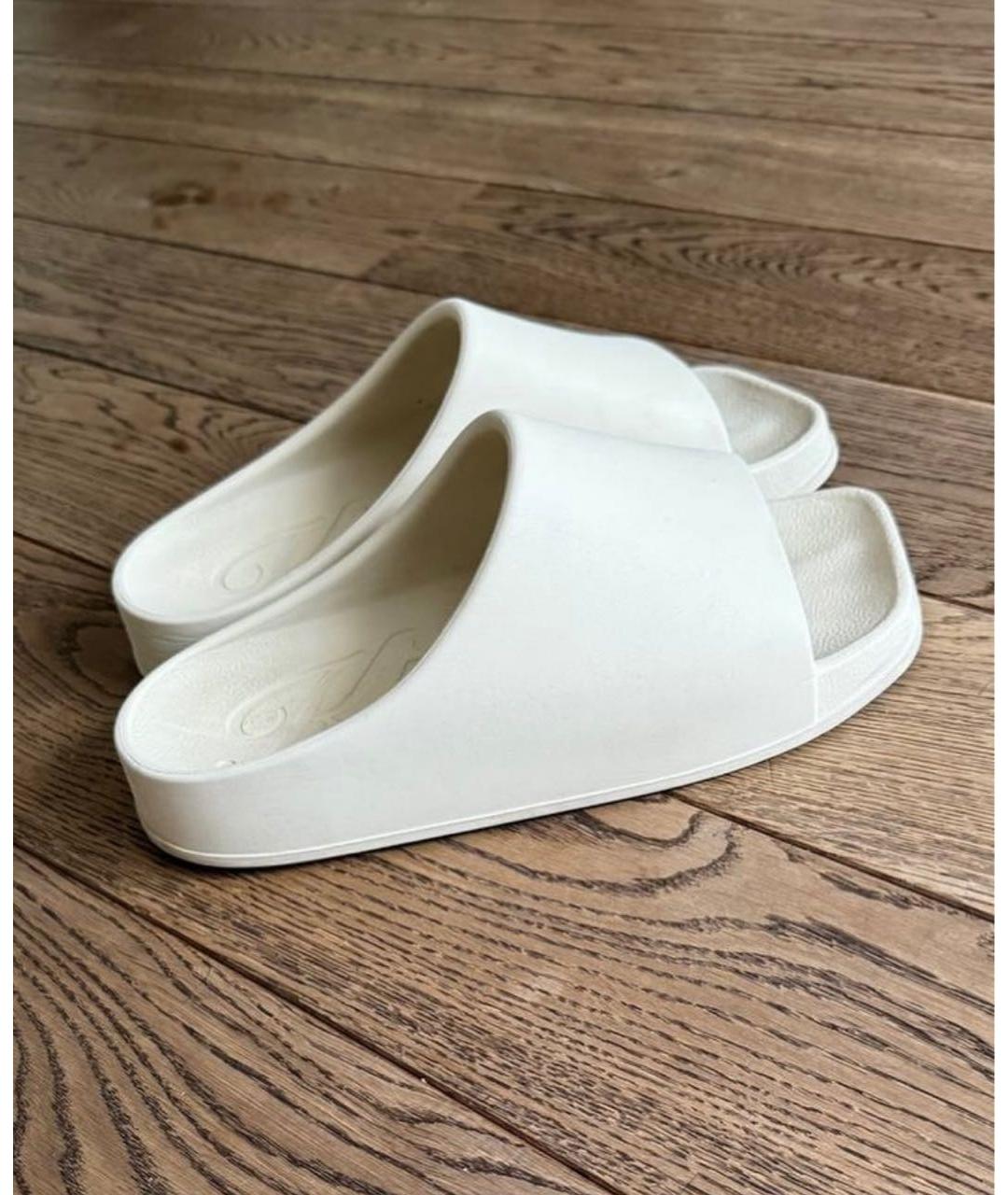 KHAITE Бежевые резиновые шлепанцы, фото 5