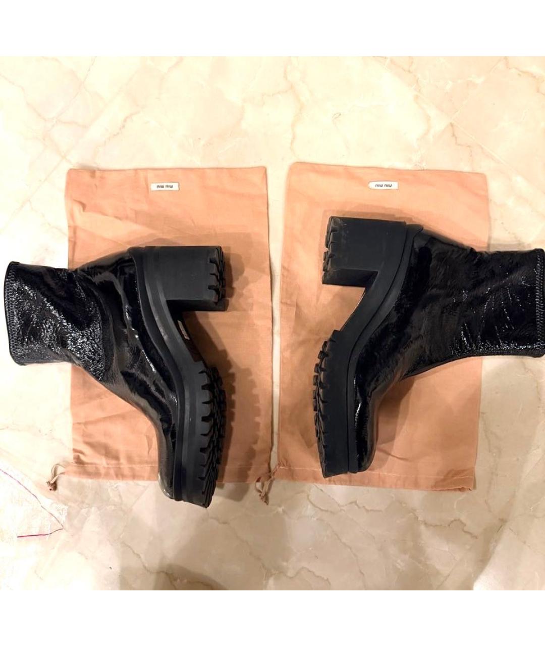 MIU MIU Черные ботильоны из лакированной кожи, фото 5