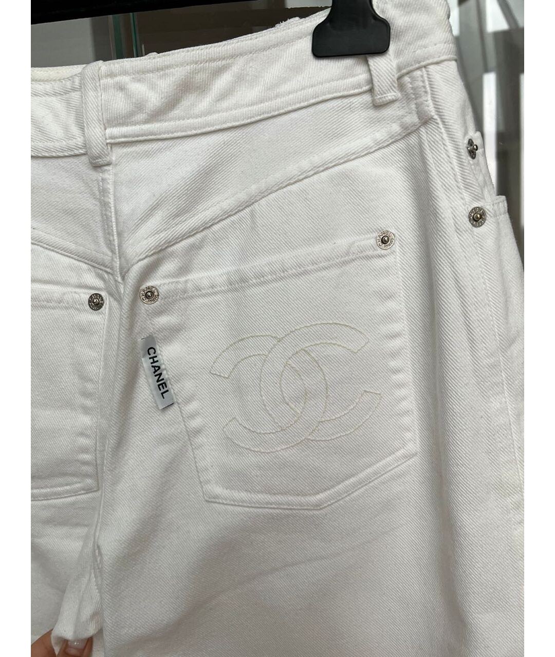 CHANEL Белые хлопковые джинсы клеш, фото 3
