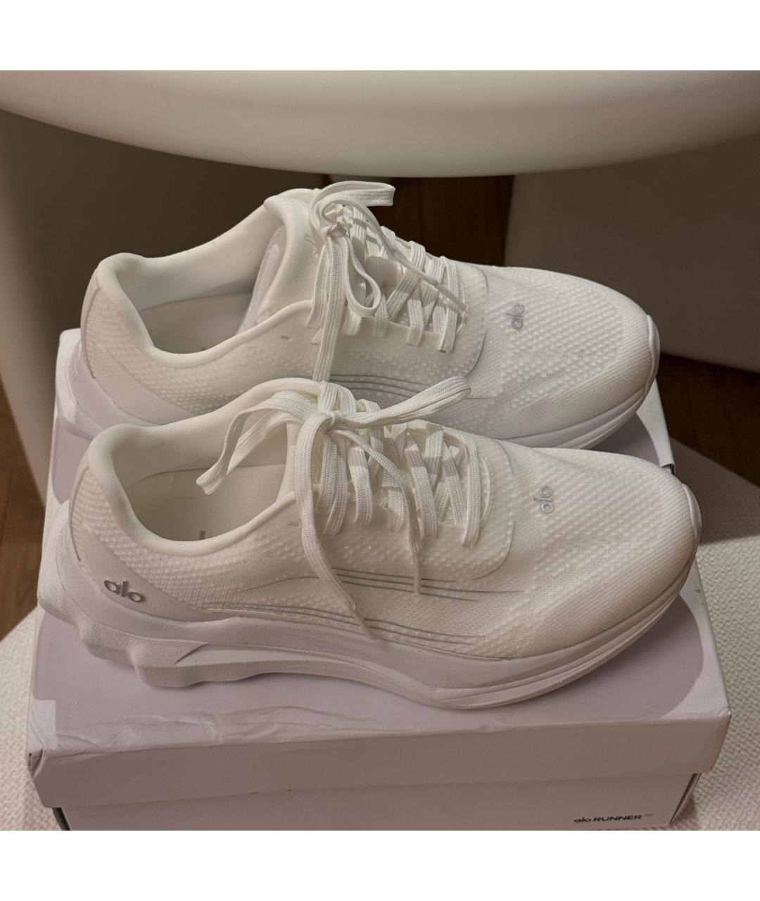 ALO YOGA Белые текстильные кроссовки, фото 2