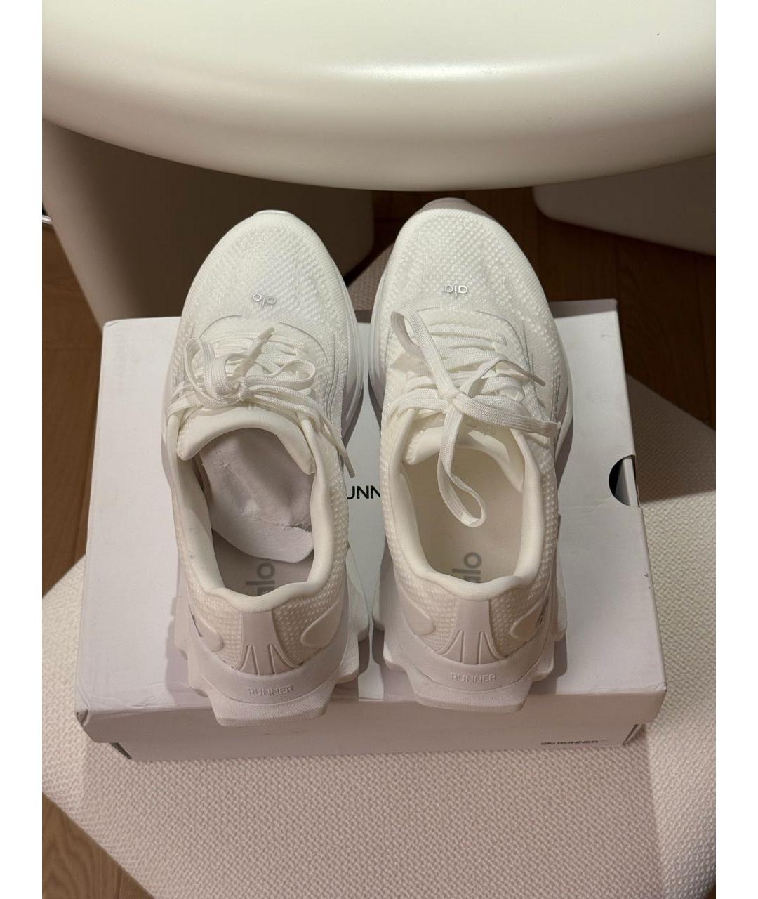 ALO YOGA Белые текстильные кроссовки, фото 4