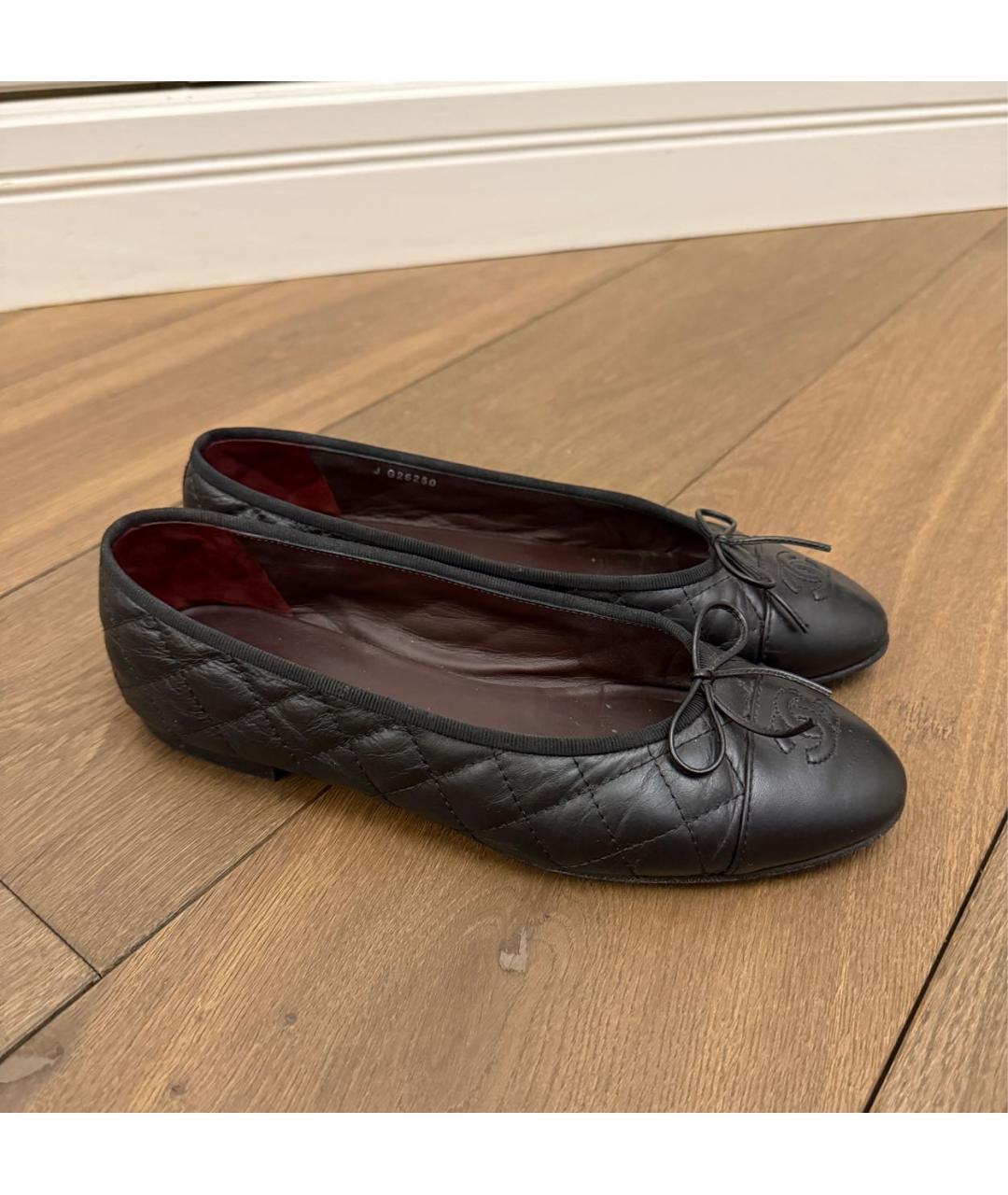 CHANEL Черные кожаные балетки, фото 2