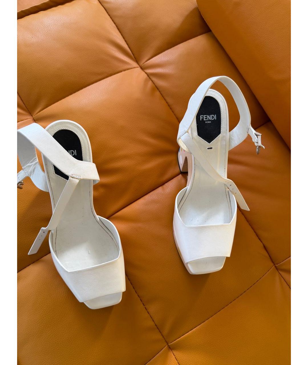 FENDI Белые кожаные босоножки, фото 2