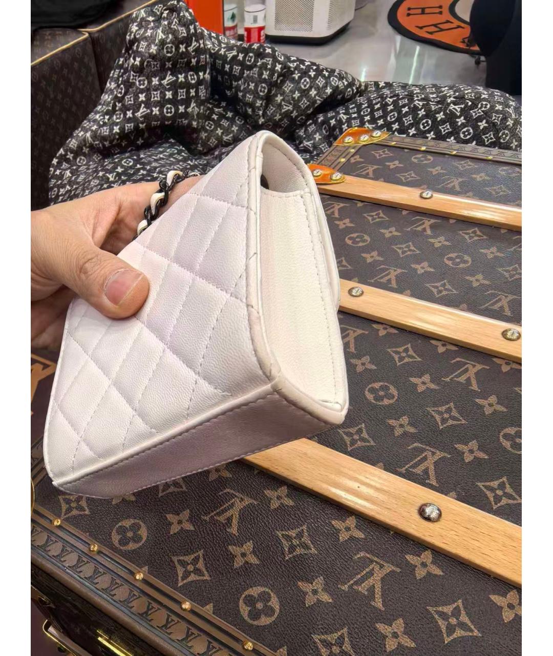 CHANEL Белая кожаная сумка через плечо, фото 6