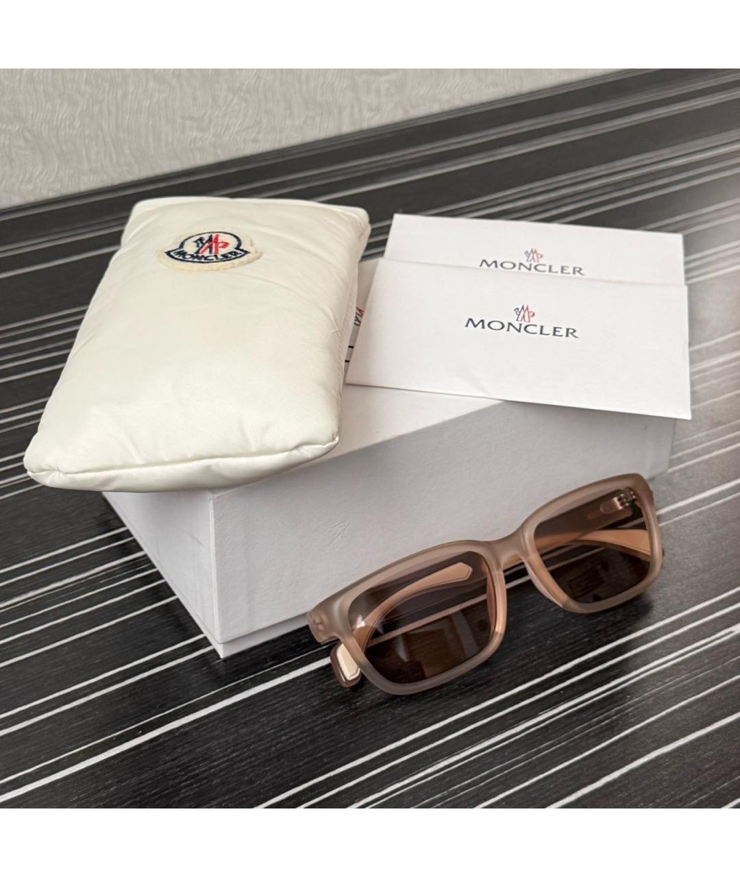 MONCLER Бежевые пластиковые солнцезащитные очки, фото 4
