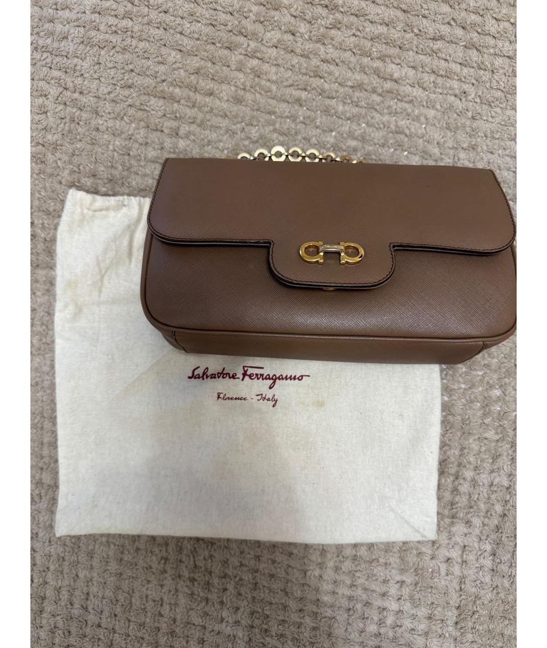 FERRAGAMO Бежевая кожаная сумка через плечо, фото 5