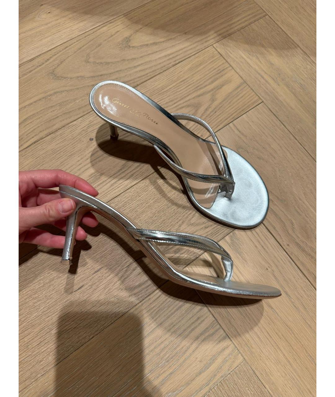 GIANVITO ROSSI Серебряные кожаные мюли, фото 8