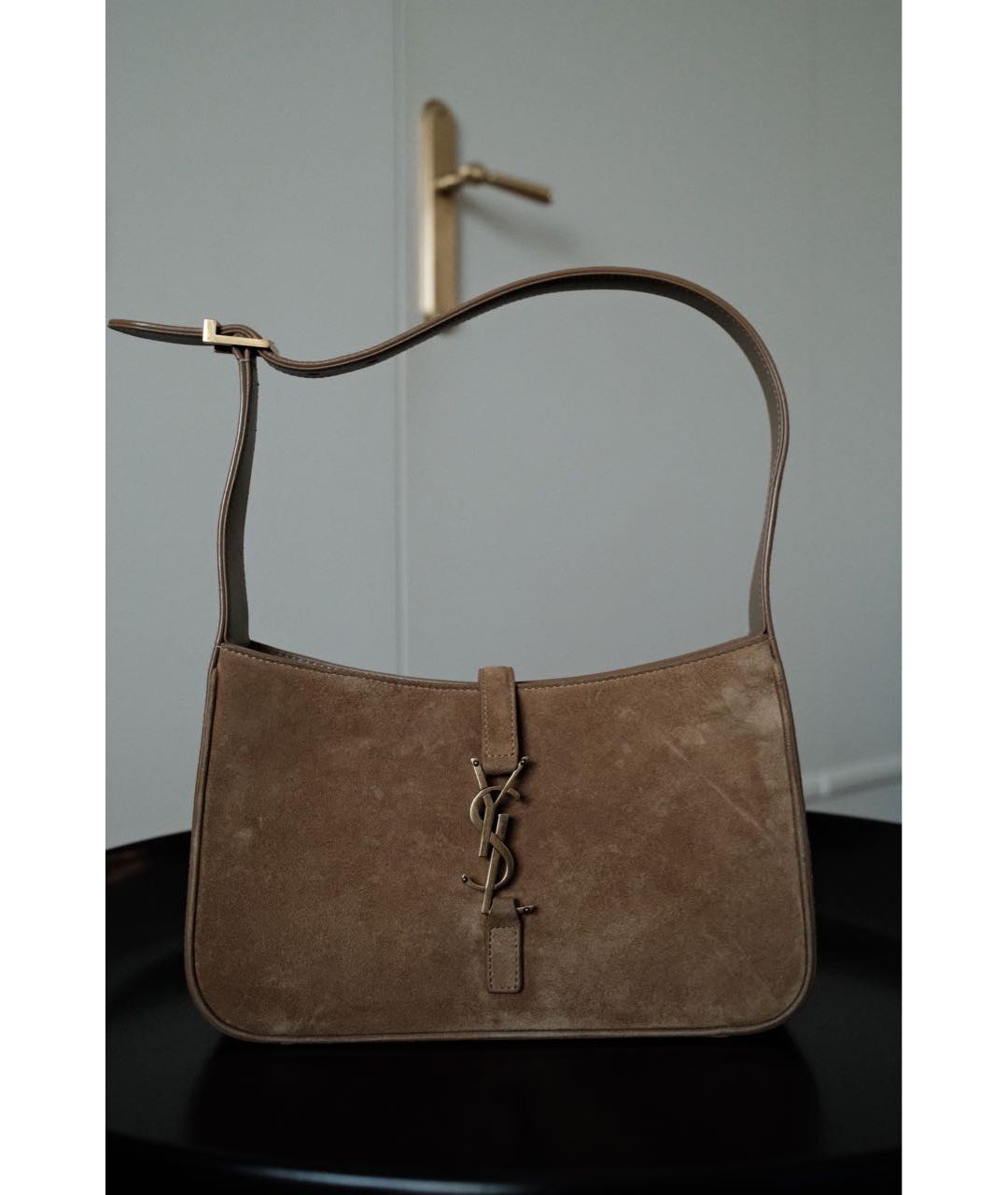 SAINT LAURENT Бежевая замшевая сумка с короткими ручками, фото 6
