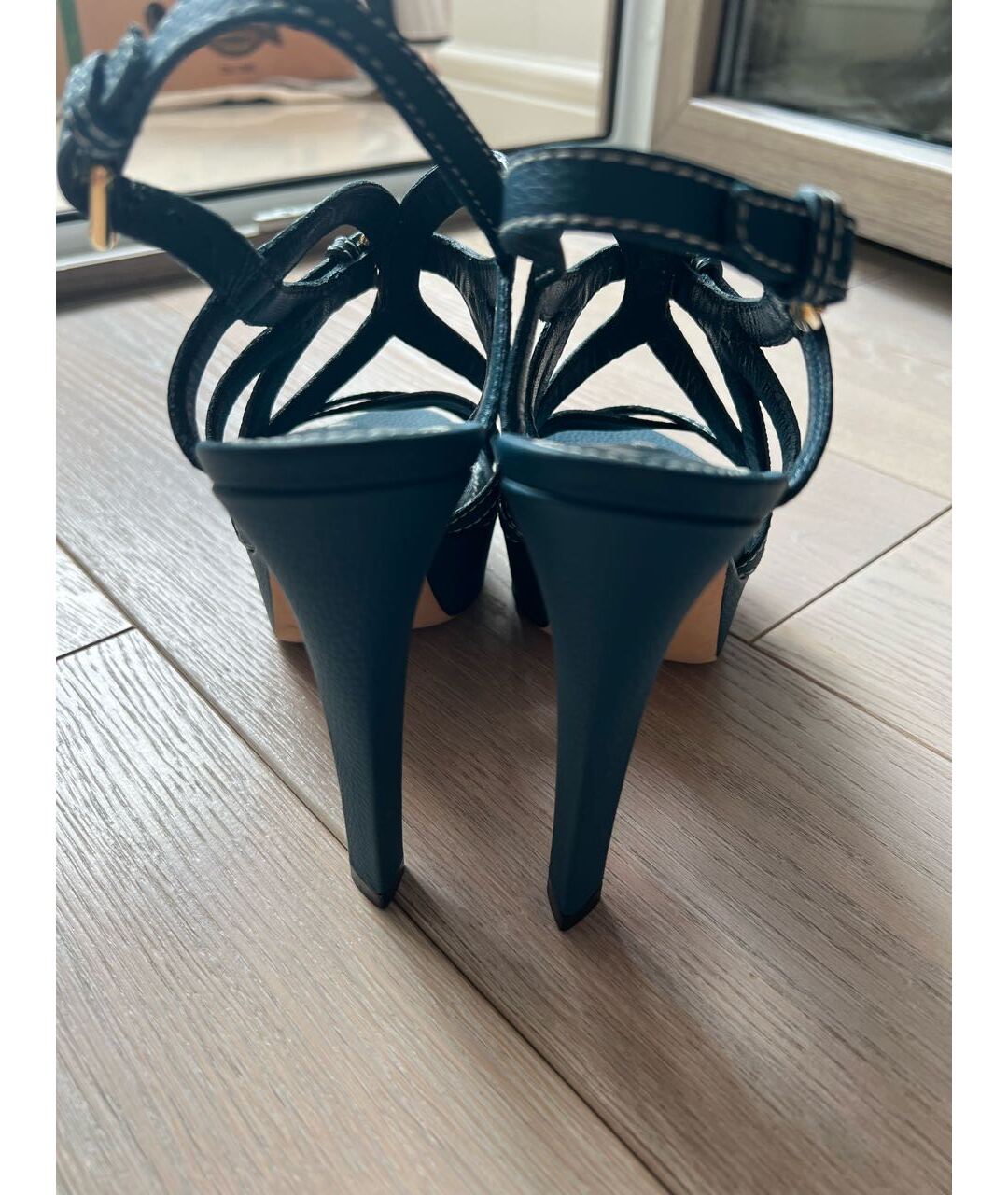 LOUIS VUITTON Бирюзовые кожаные босоножки, фото 4