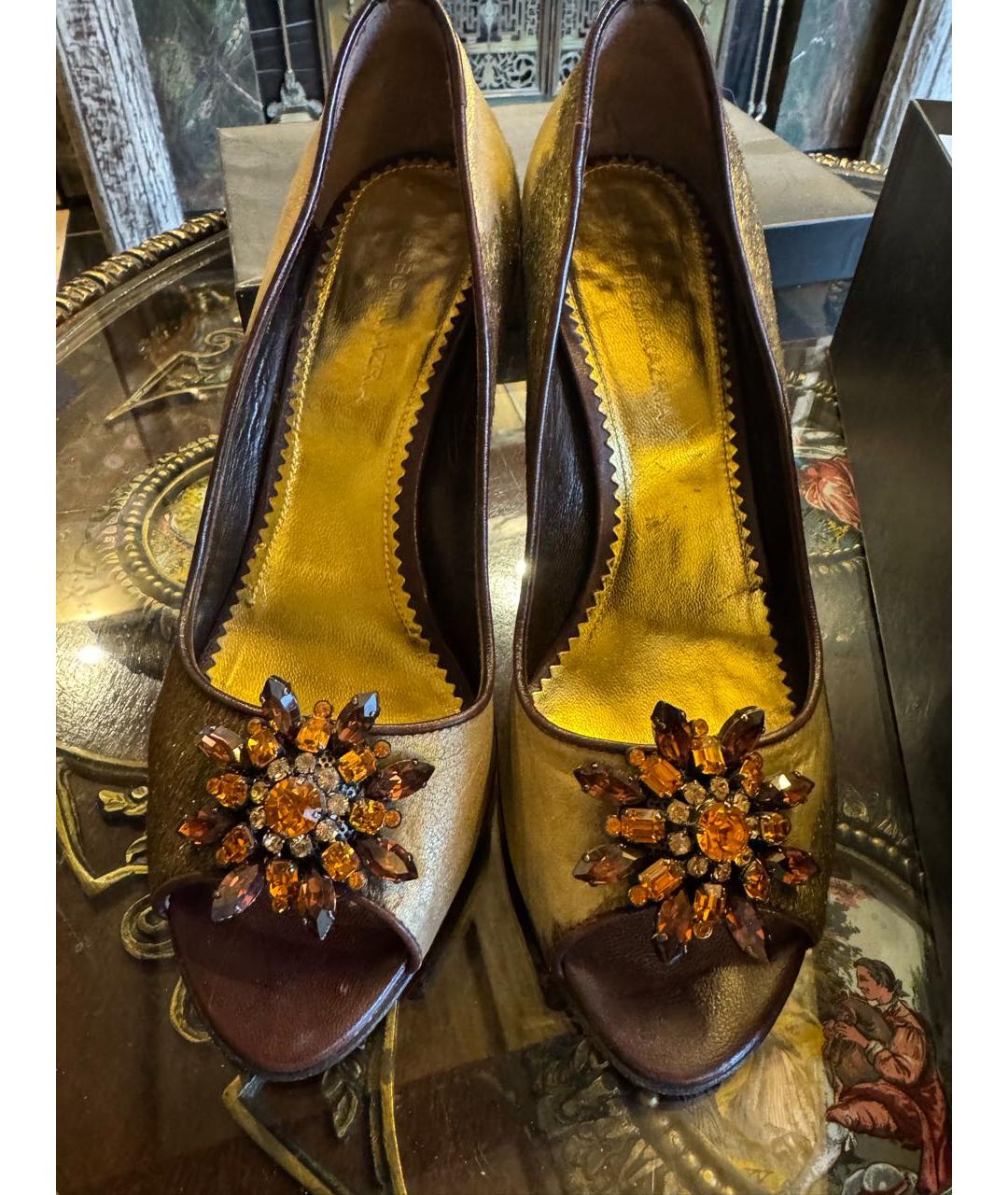 BCBG MAXAZRIA Золотые туфли из экзотической кожи, фото 2