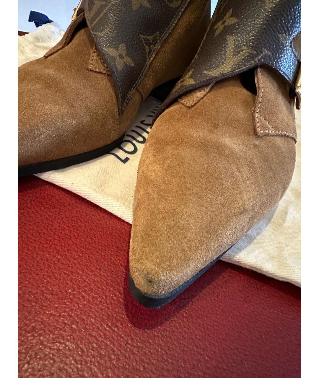 LOUIS VUITTON Коричневые замшевые ботильоны, фото 6