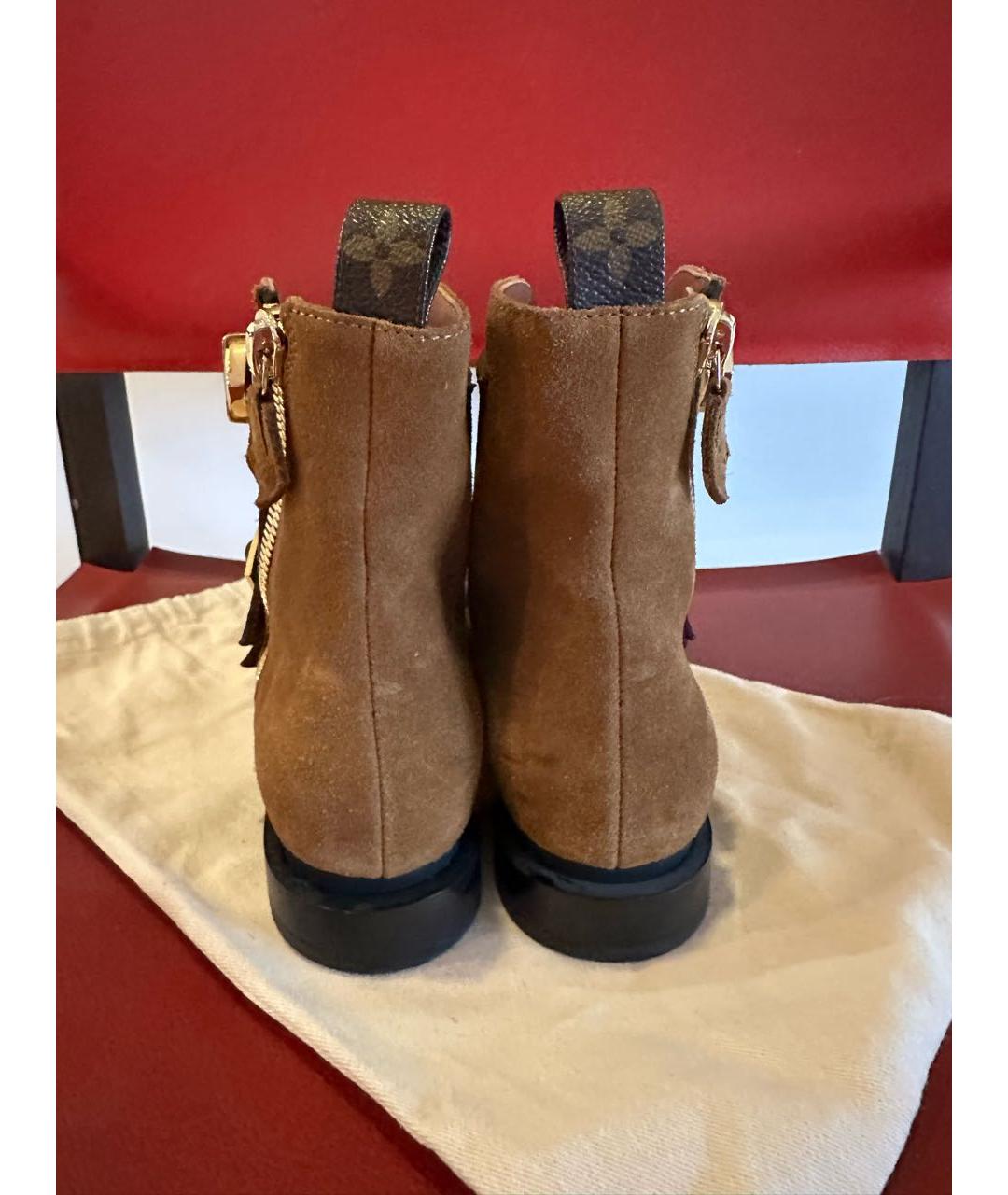 LOUIS VUITTON Коричневые замшевые ботильоны, фото 4