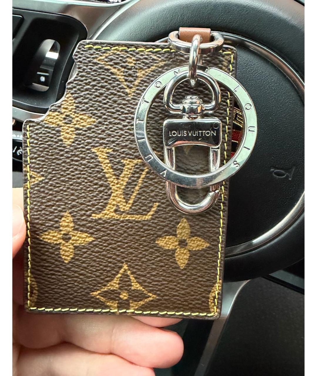 LOUIS VUITTON Коричневый брелок, фото 2