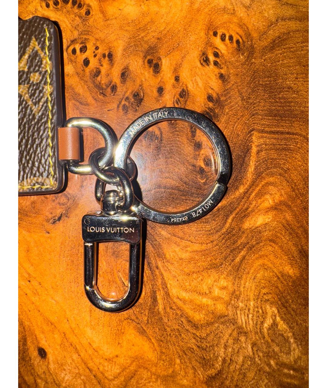 LOUIS VUITTON Коричневый брелок, фото 4