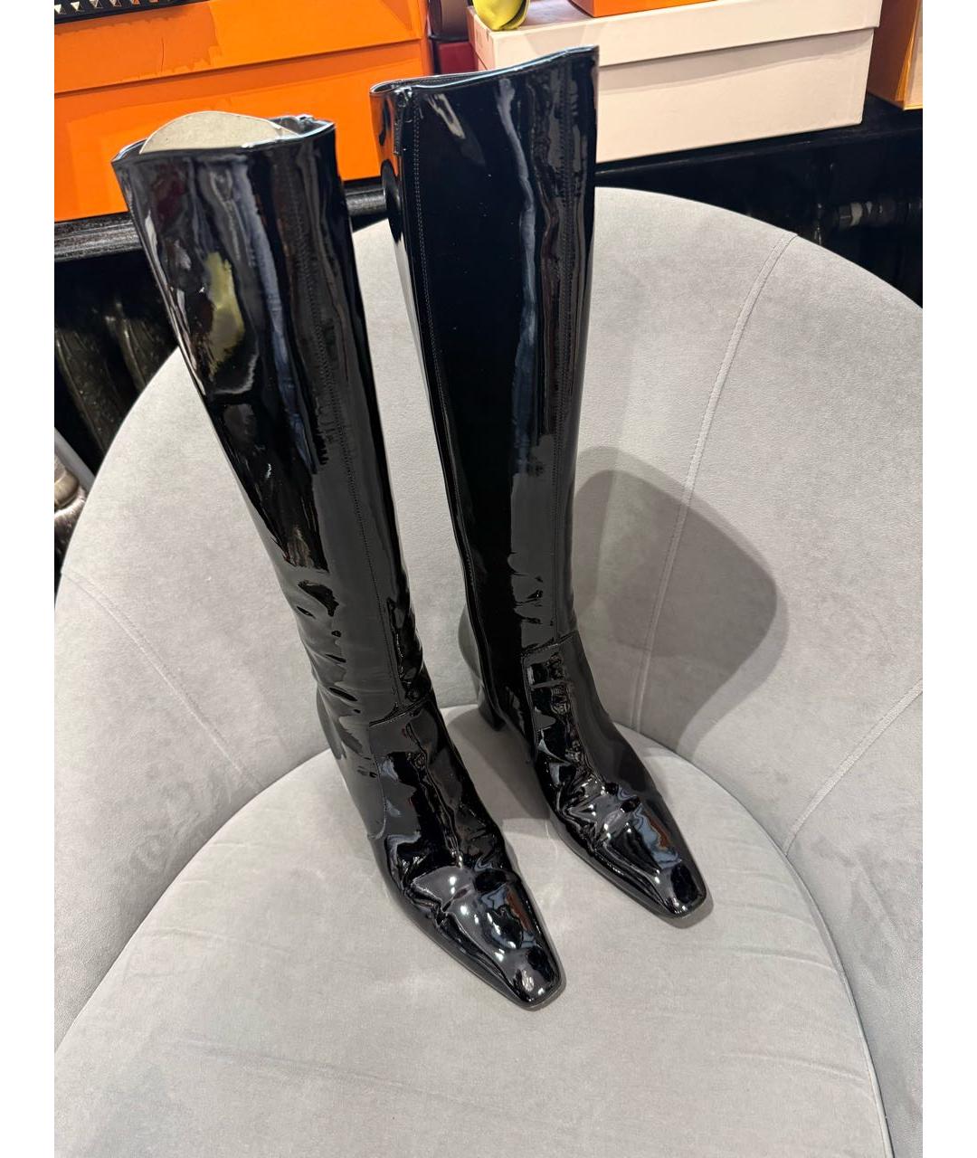 SAINT LAURENT Черные сапоги из лакированной кожи, фото 2