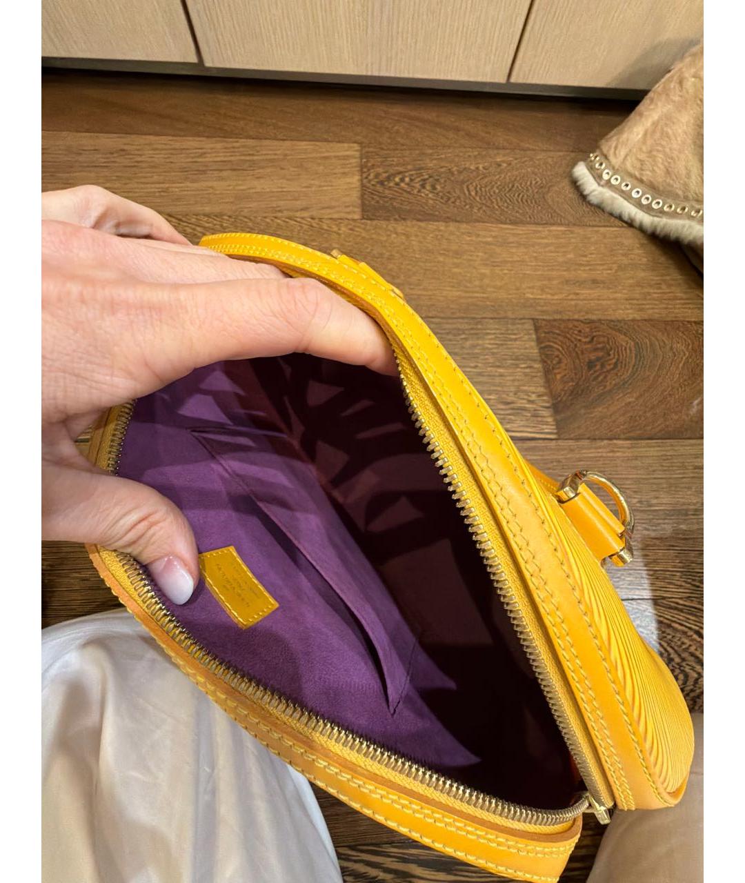 LOUIS VUITTON Горчичная кожаная сумка с короткими ручками, фото 4