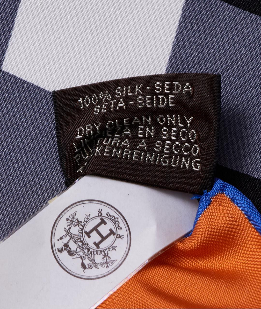 HERMES Оранжевый шелковый платок, фото 3