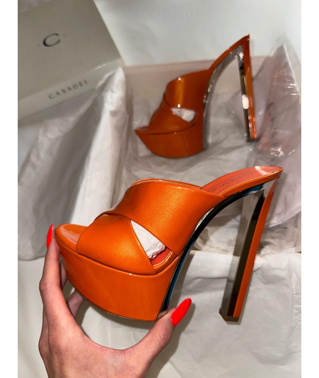 CASADEI Оранжевое мюли из лакированной кожи, фото 3