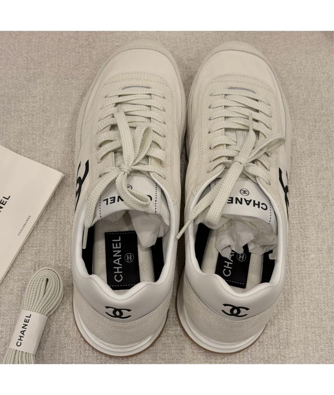CHANEL Белые кожаные кроссовки, фото 3
