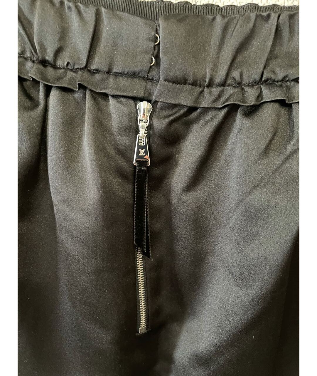 LOUIS VUITTON PRE-OWNED Черная шелковая юбка мини, фото 3