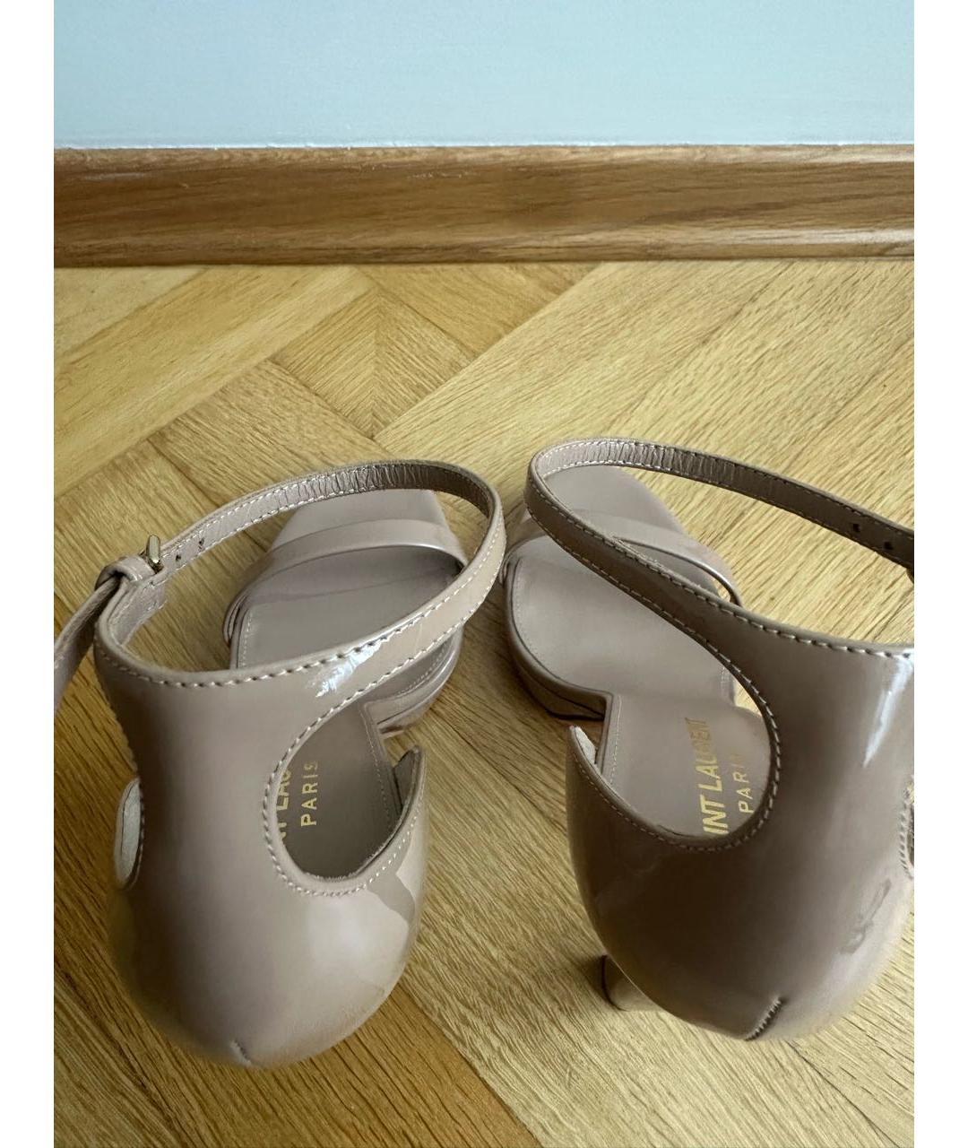 SAINT LAURENT Бежевые босоножки из лакированной кожи, фото 3