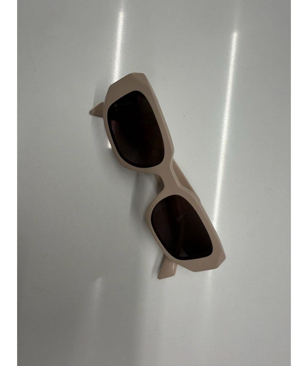 PRADA Бежевые пластиковые солнцезащитные очки, фото 3