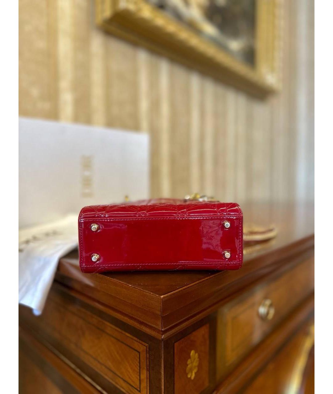 CHRISTIAN DIOR Красная сумка с короткими ручками из лакированной кожи, фото 6