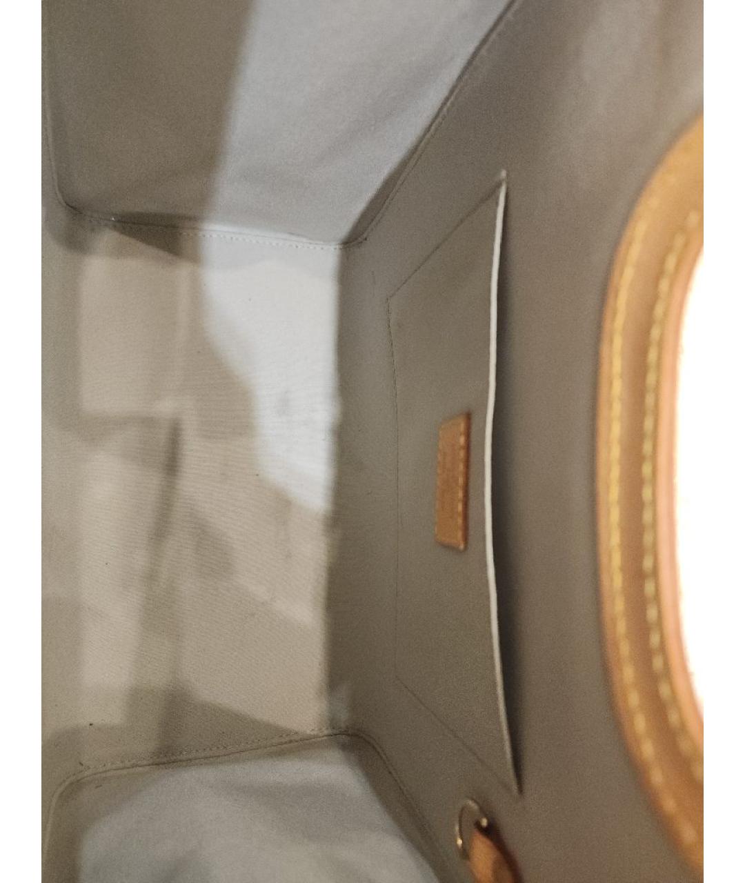 LOUIS VUITTON Белая сумка с короткими ручками из лакированной кожи, фото 4