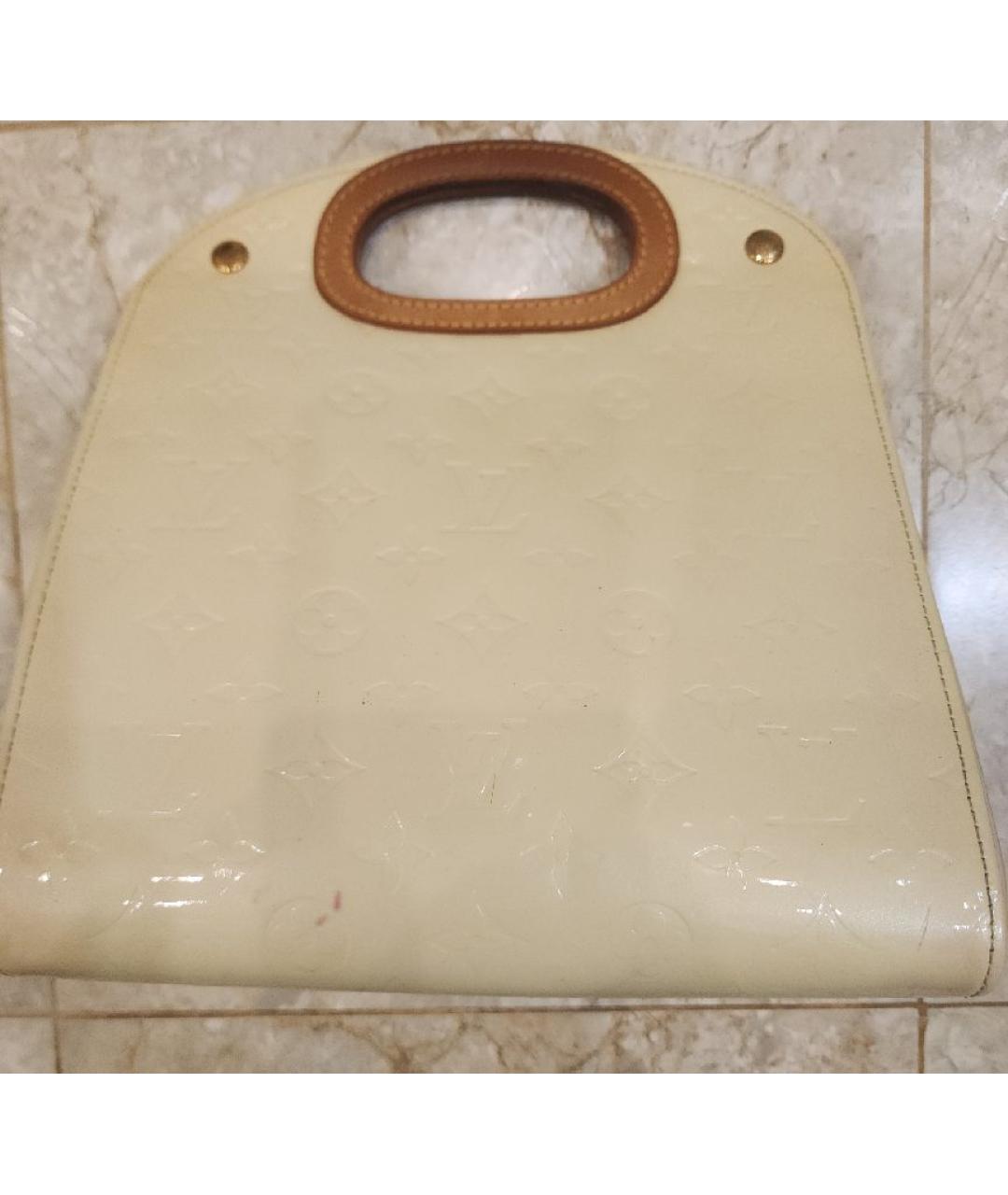 LOUIS VUITTON Белая сумка с короткими ручками из лакированной кожи, фото 2