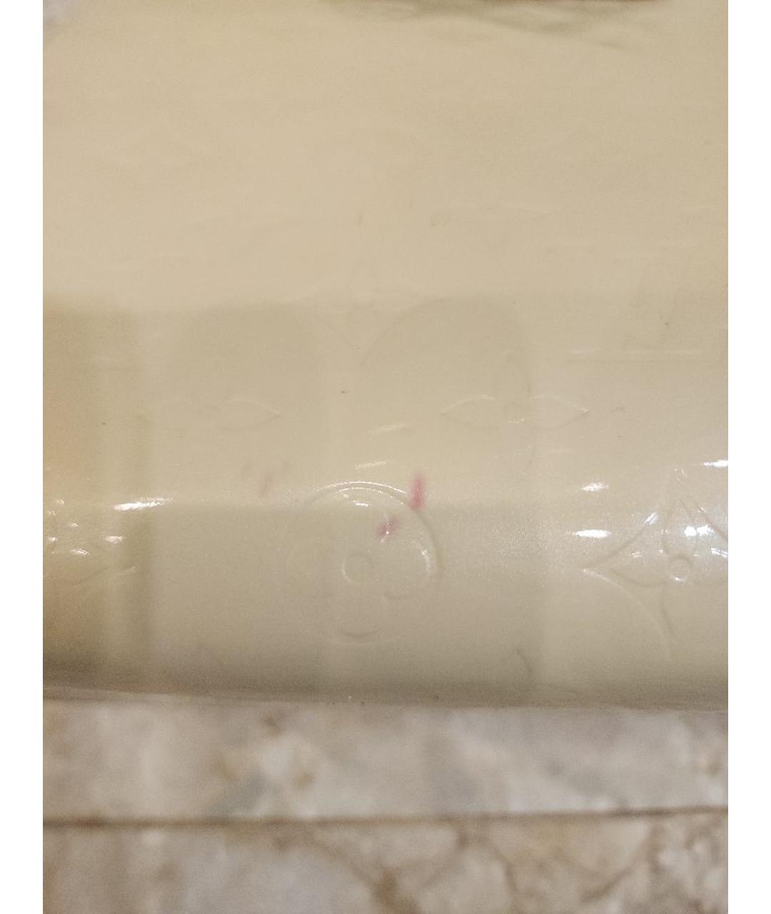 LOUIS VUITTON Белая сумка с короткими ручками из лакированной кожи, фото 5