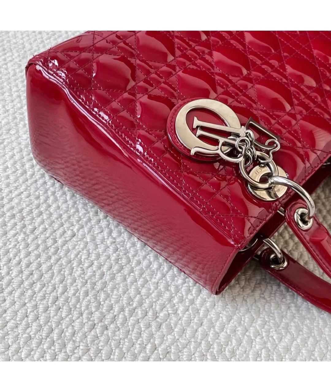CHRISTIAN DIOR Красная сумка с короткими ручками из лакированной кожи, фото 7