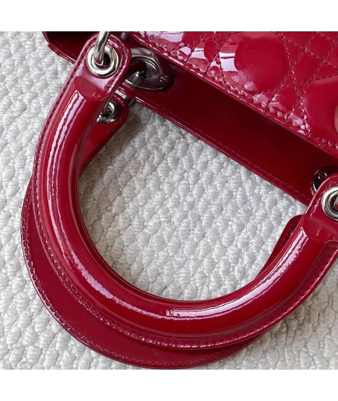 CHRISTIAN DIOR Красная сумка с короткими ручками из лакированной кожи, фото 4