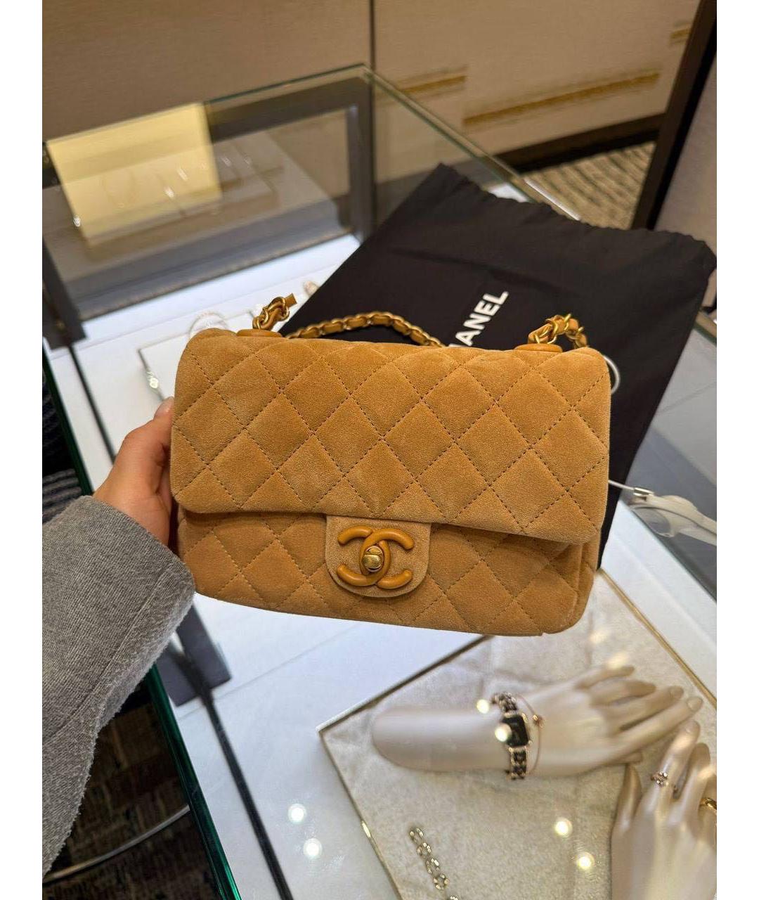 CHANEL Горчичная замшевая сумка через плечо, фото 4