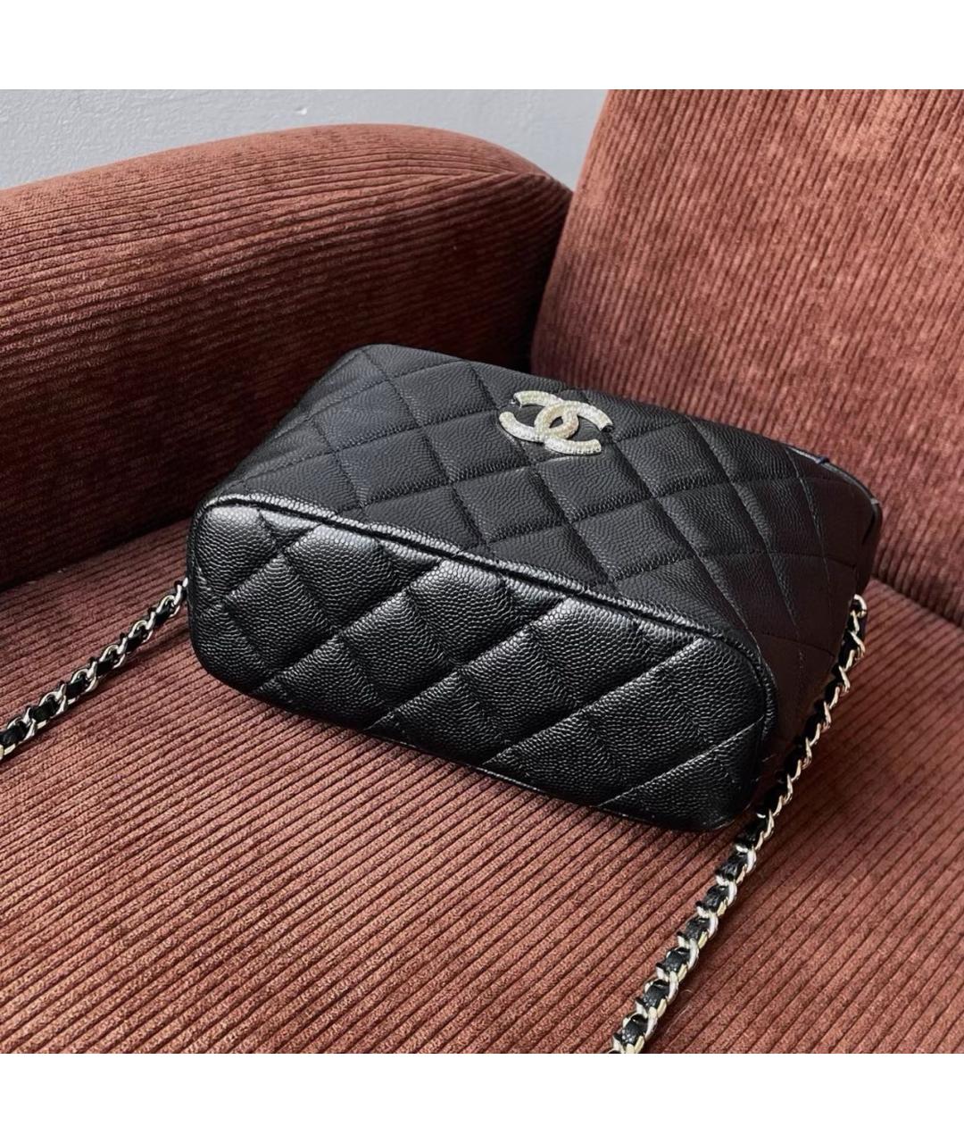 CHANEL Черная кожаная сумка с короткими ручками, фото 4