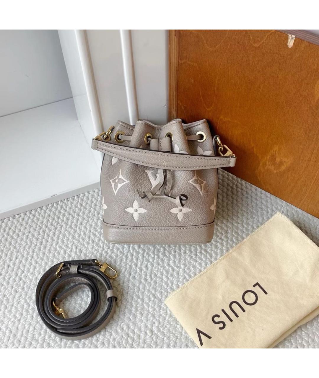 LOUIS VUITTON Бежевая кожаная сумка с короткими ручками, фото 9