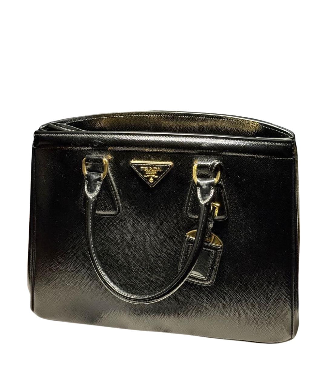 PRADA Черная сумка тоут из лакированной кожи, фото 1