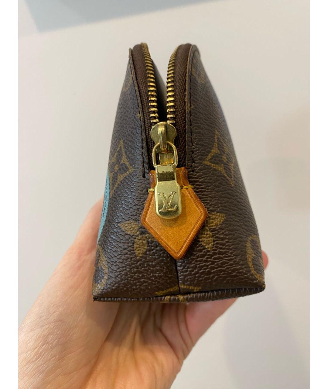 LOUIS VUITTON Коричневая косметичка, фото 4