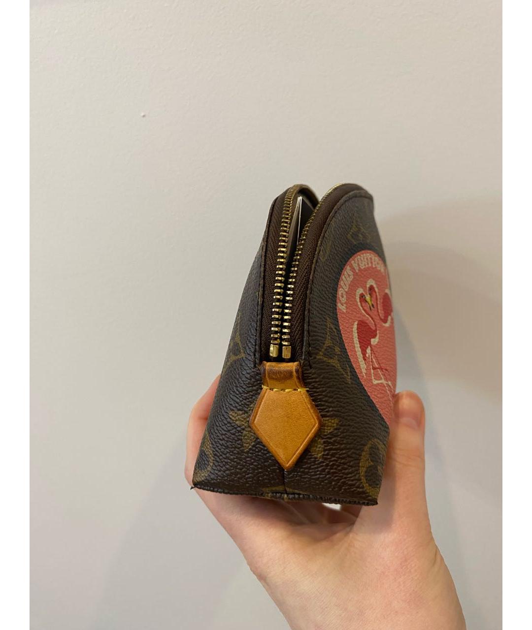 LOUIS VUITTON Коричневая косметичка, фото 3