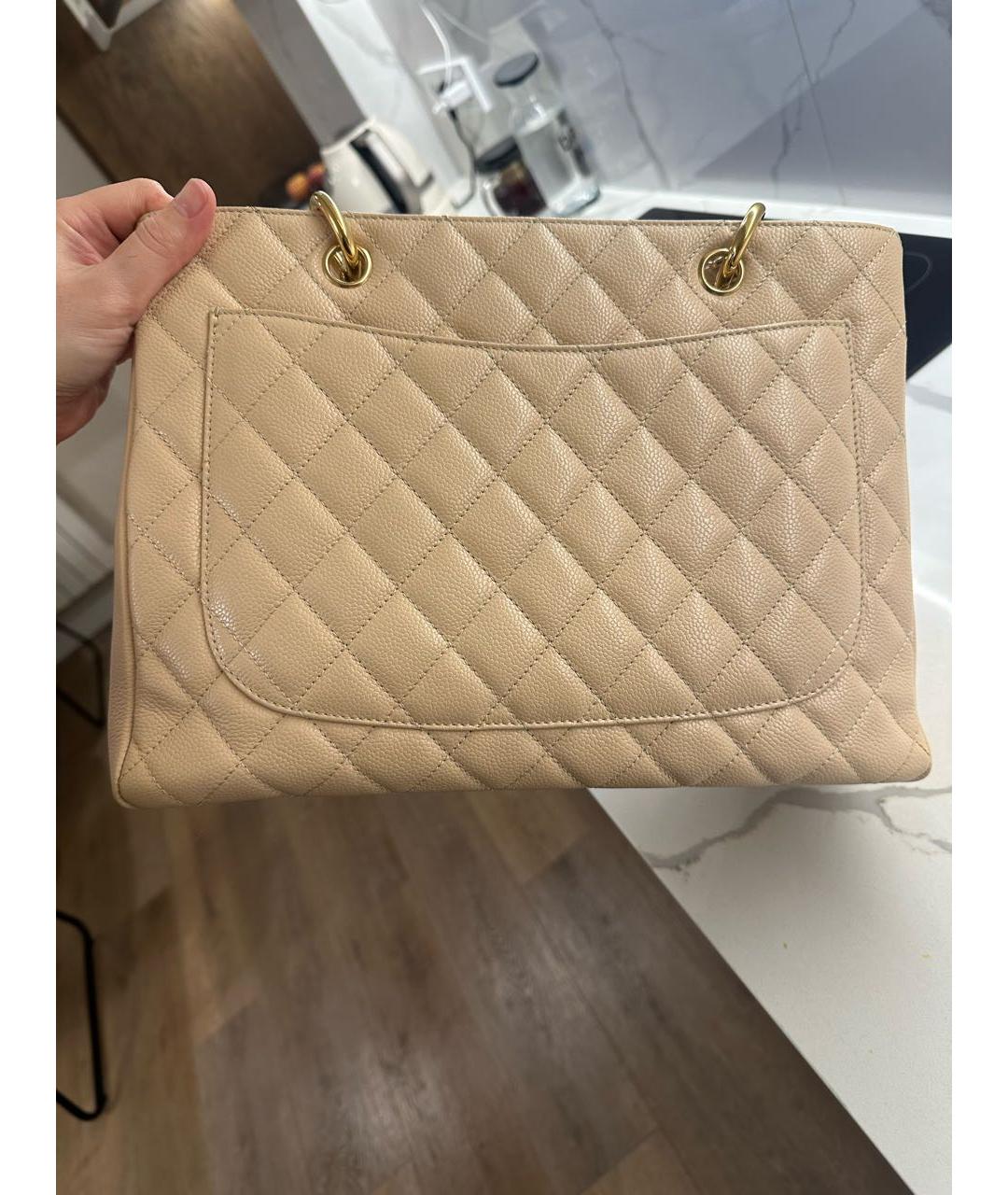 CHANEL Бежевая кожаная сумка тоут, фото 3