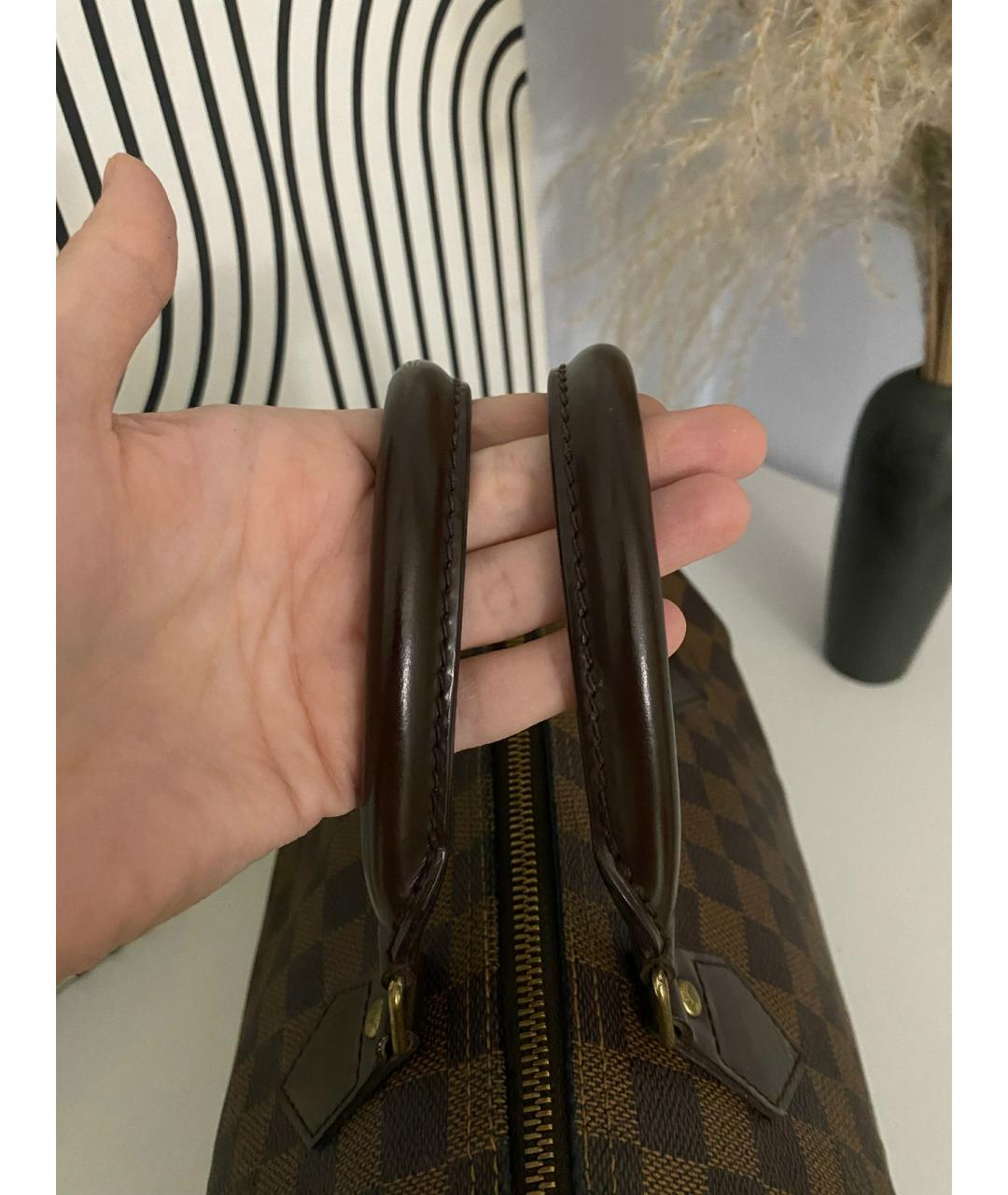 LOUIS VUITTON Коричневая кожаная сумка с короткими ручками, фото 5