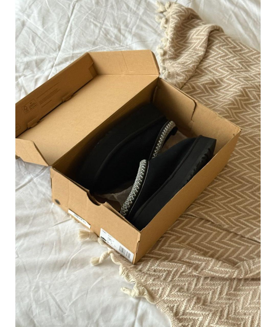 UGG AUSTRALIA Черные замшевые сабо, фото 3