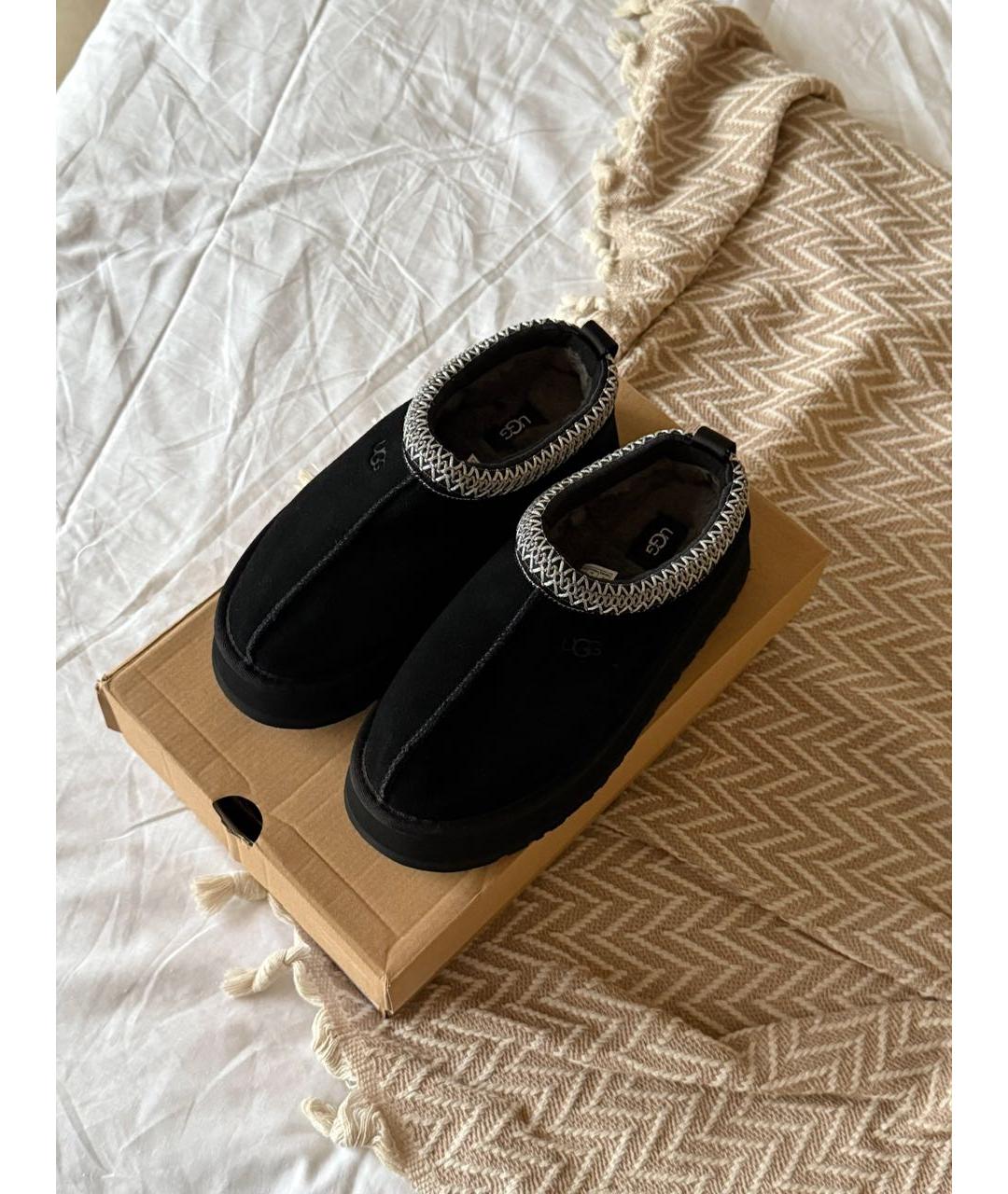 UGG AUSTRALIA Черные замшевые сабо, фото 2