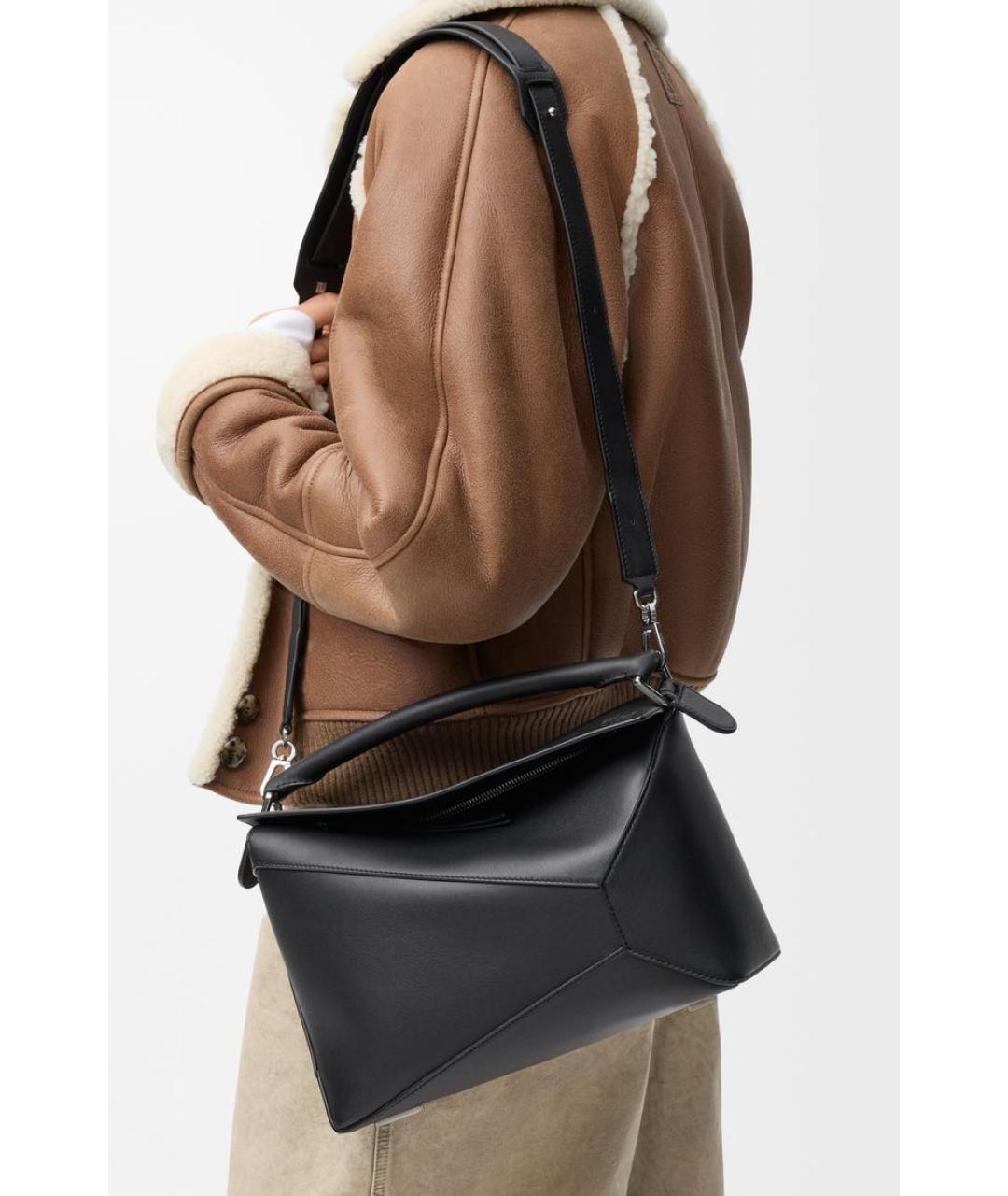 LOEWE Черная кожаная сумка с короткими ручками, фото 3