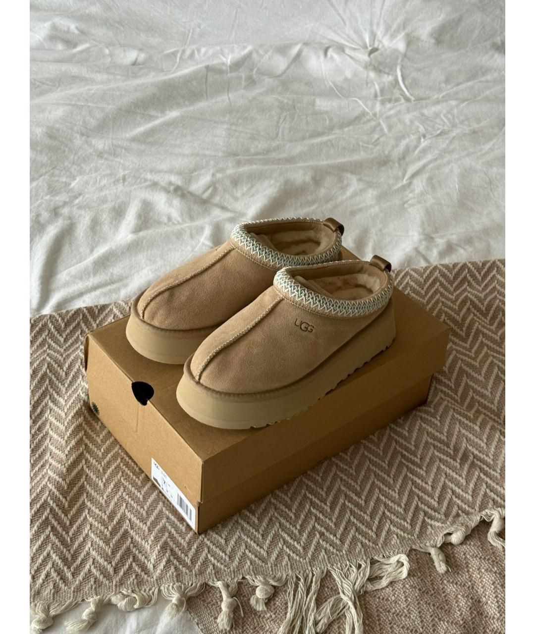 UGG AUSTRALIA Бежевые замшевые сабо, фото 2