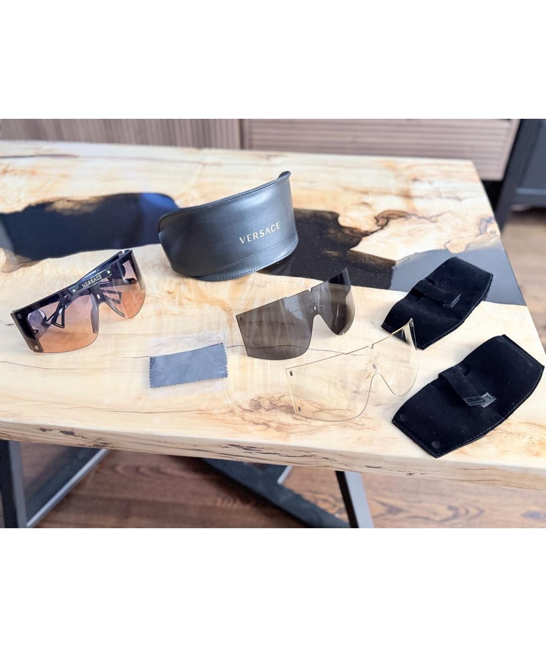 VERSACE Черные пластиковые солнцезащитные очки, фото 2